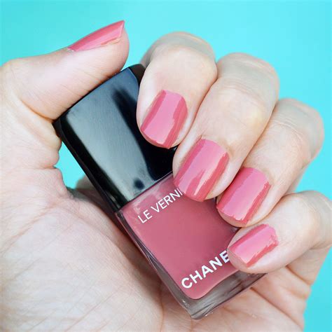 chanel vernis rose confidentiel|Chanel Rose Confidentiel Le Vernis (Nail Lacquer) Review.